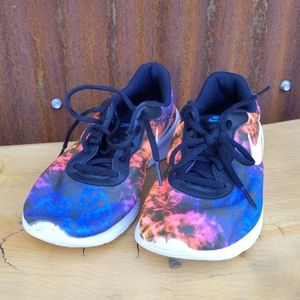 Girls nike gym shoes